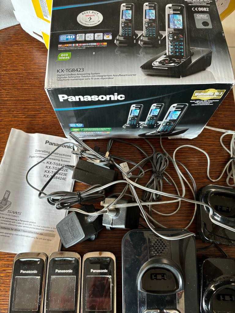 Zestaw telefonów  stacjonarnych Panasonic KX-TG8423