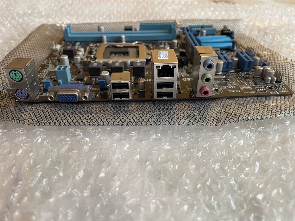 Материнська плата asus H61M-E