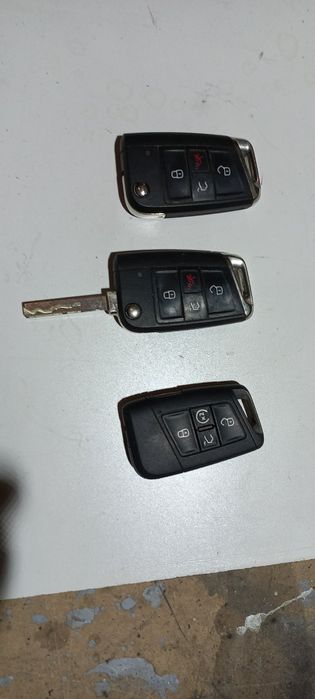 Ключ Vw Tiguan 18-24 на 5 кнопок оригінал