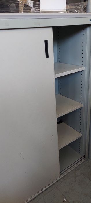 Armários metálico cor cinzento
