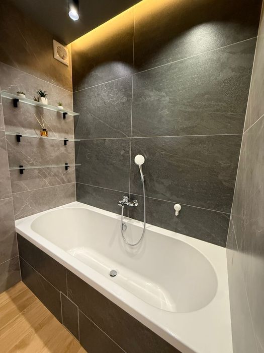 Продаж котеджу з дизайнерським ремонтом та меблями