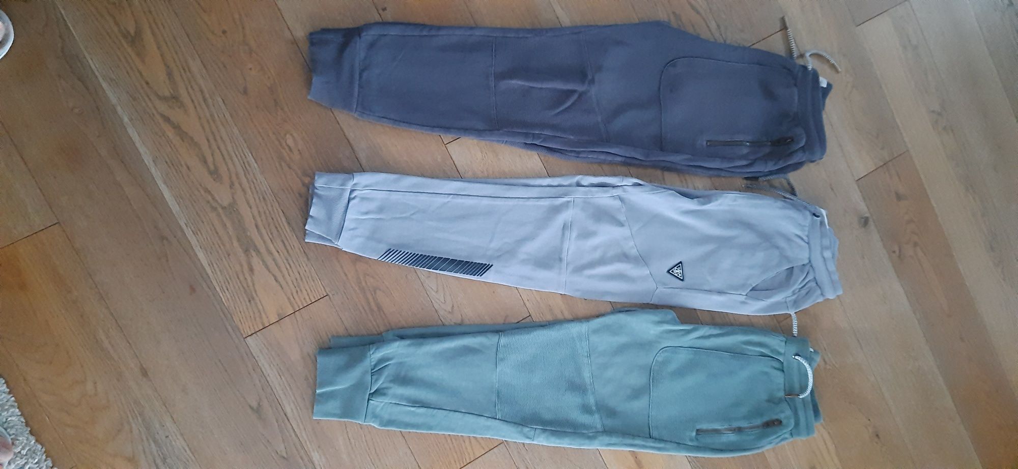 Spodnie dresowe Reserved rozm. 158