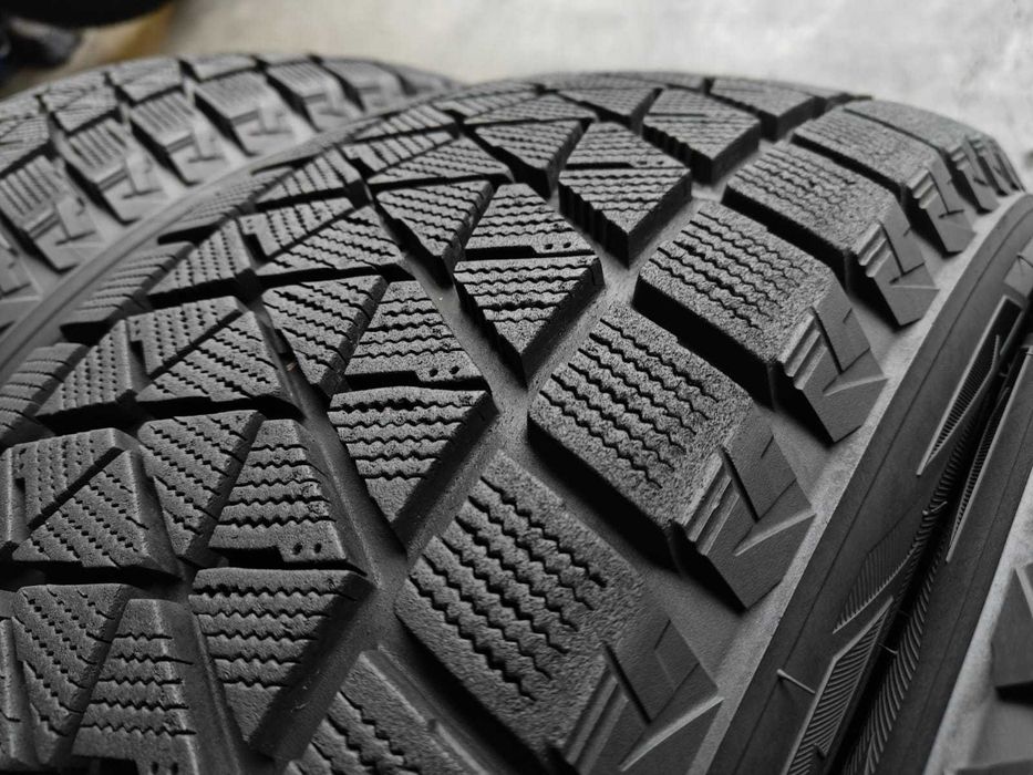 Bridgestone Blizzak R18 235/55 зимові шини преміум арктика