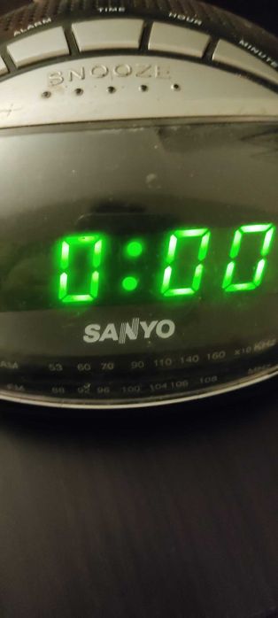 Relógio / Rádio Despertador - Sanyo