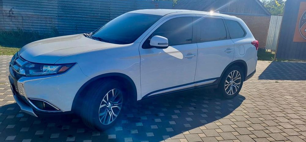 Mitsubishi outlender 2.4 газ/бенз. 7 місць. Повний привід