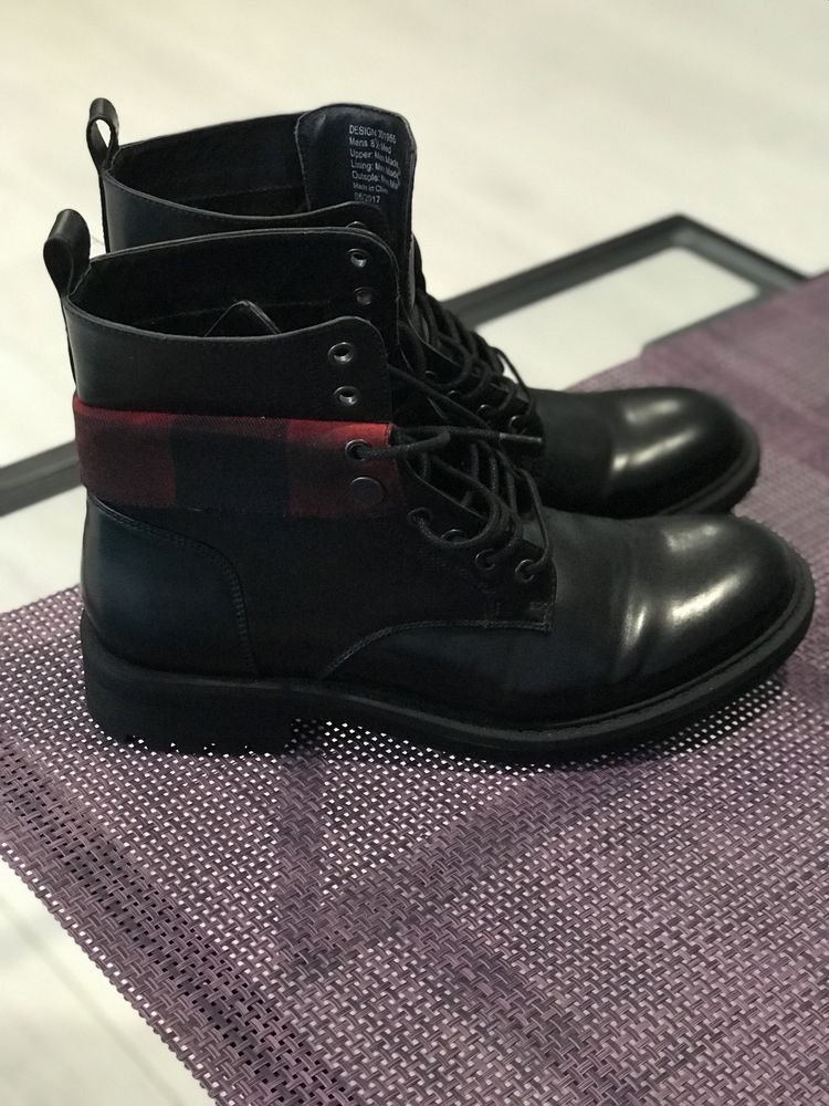 Продам ботинки модные