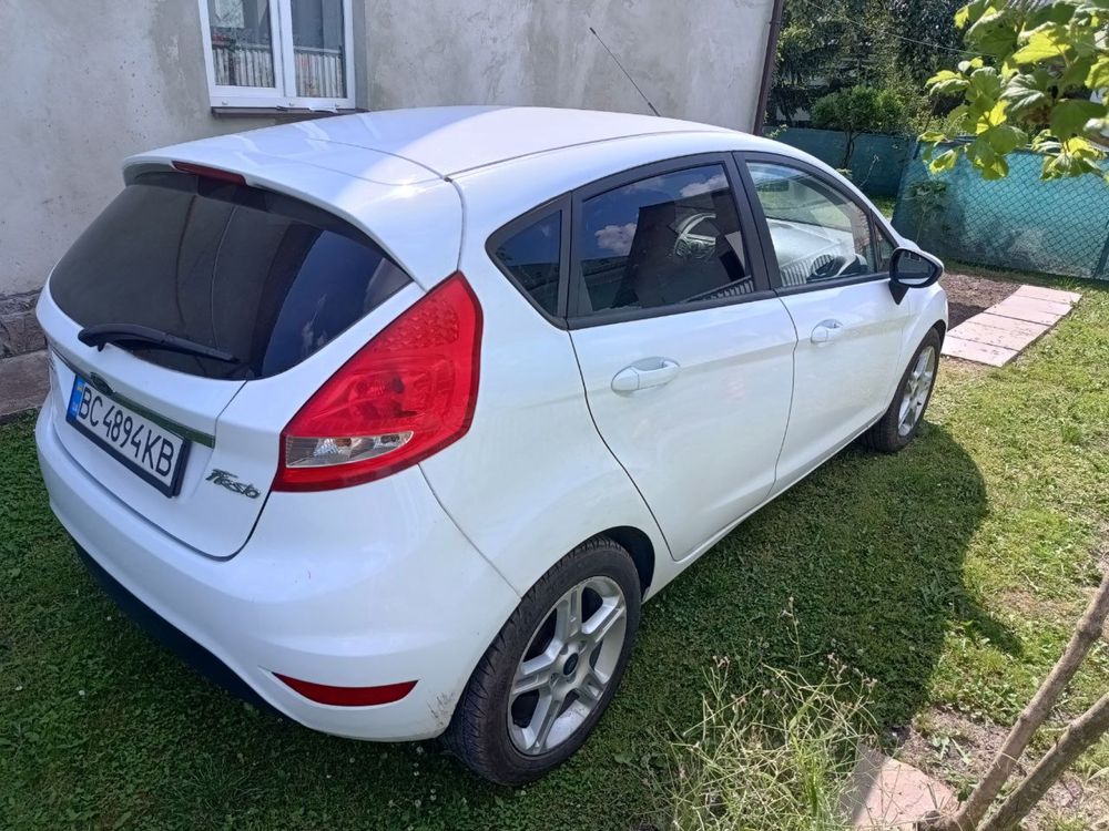 Ford fiesta 2009 р біла , на ходу , вам не треба іі ремонтувати