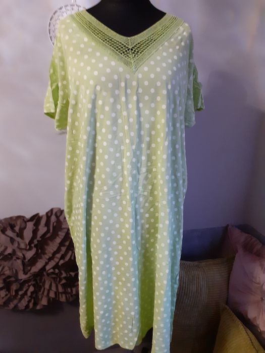 Sukienka limonkowa w biuscie 132 cm