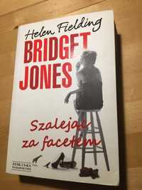 Książka Bridget Jones szalejąc za facetem Helen Fielding