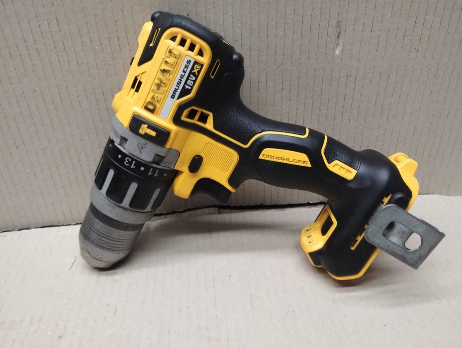 Wiertarko wkrętarka udarowa DeWalt DCD 796