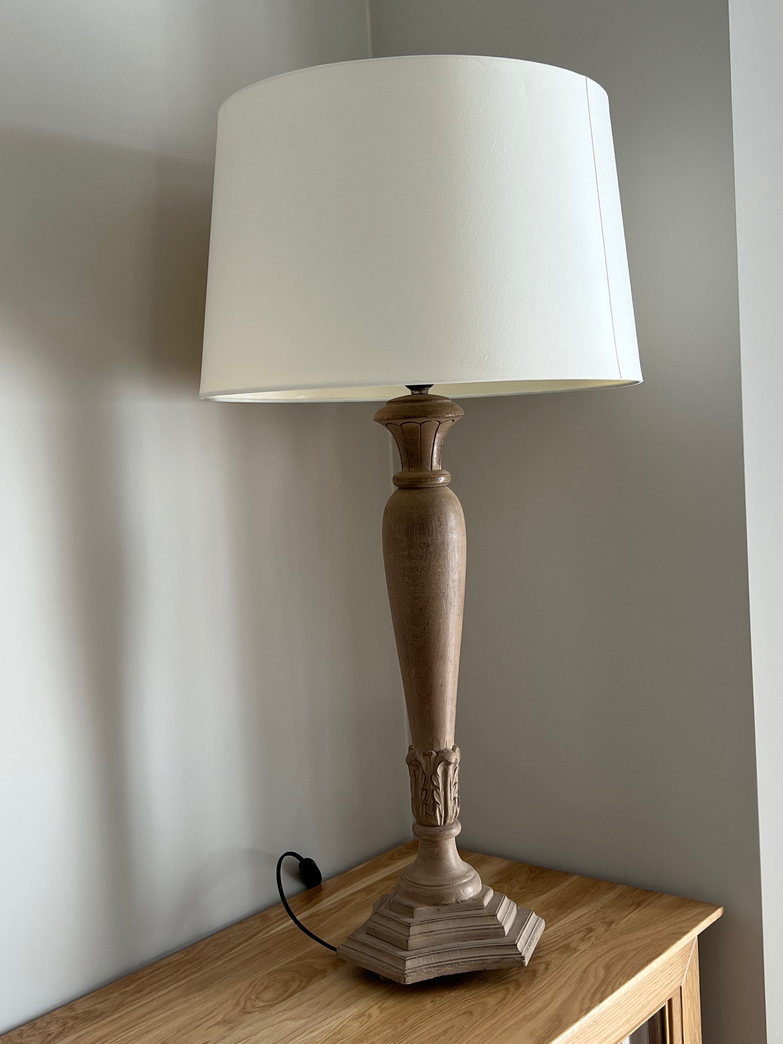 Lampa stojąca z anażurem