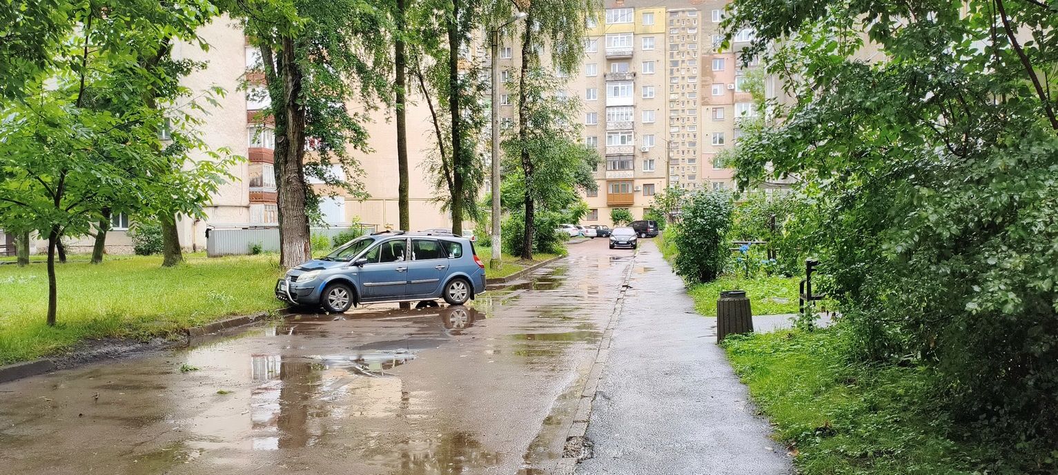 Продається хороша 2-кім. квартира на 3-му поверсі в м.Калуш