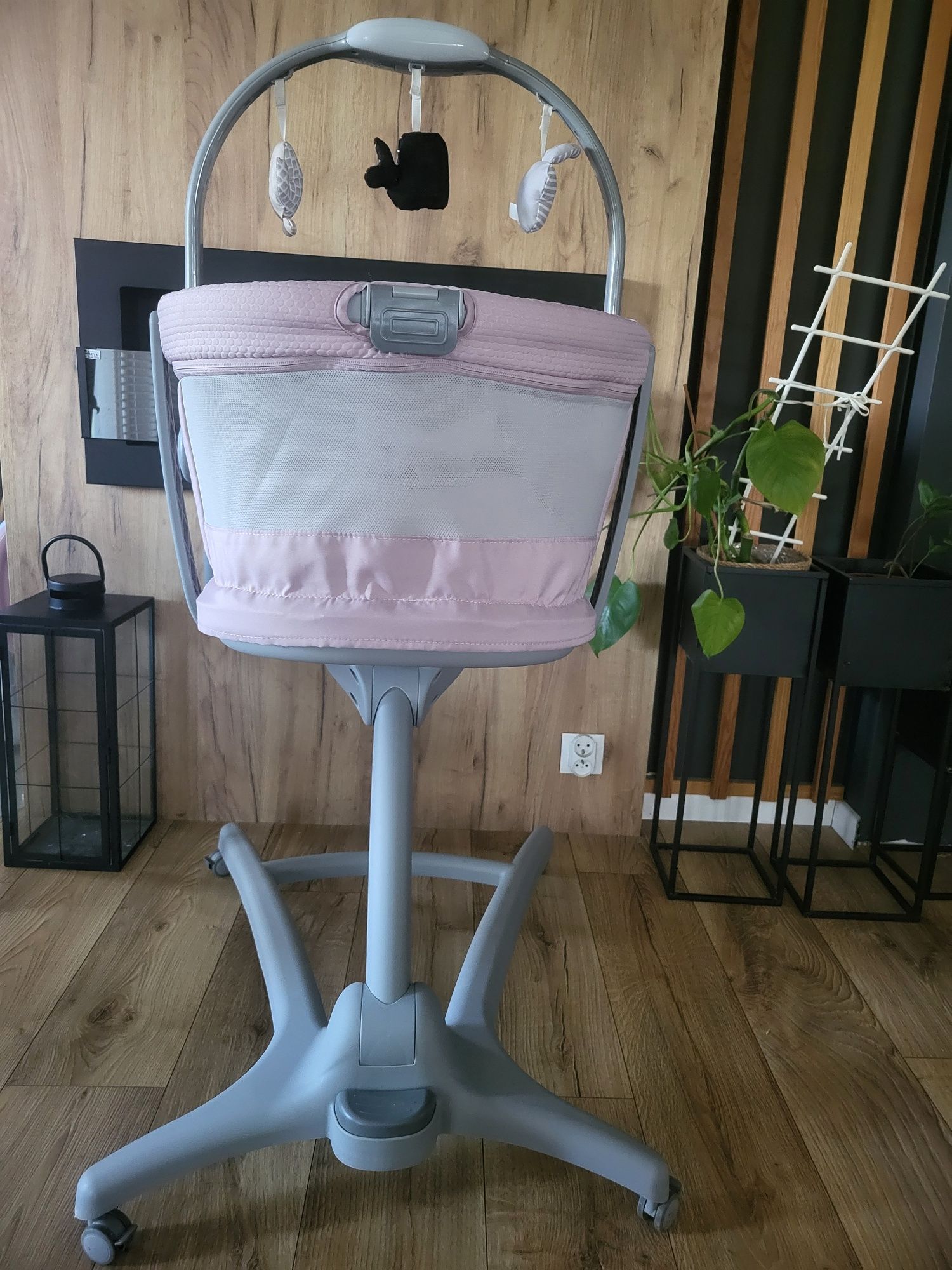 Sprzedam łóżeczko Chicco Baby Hug Air 4w1 różowe. Piękne!