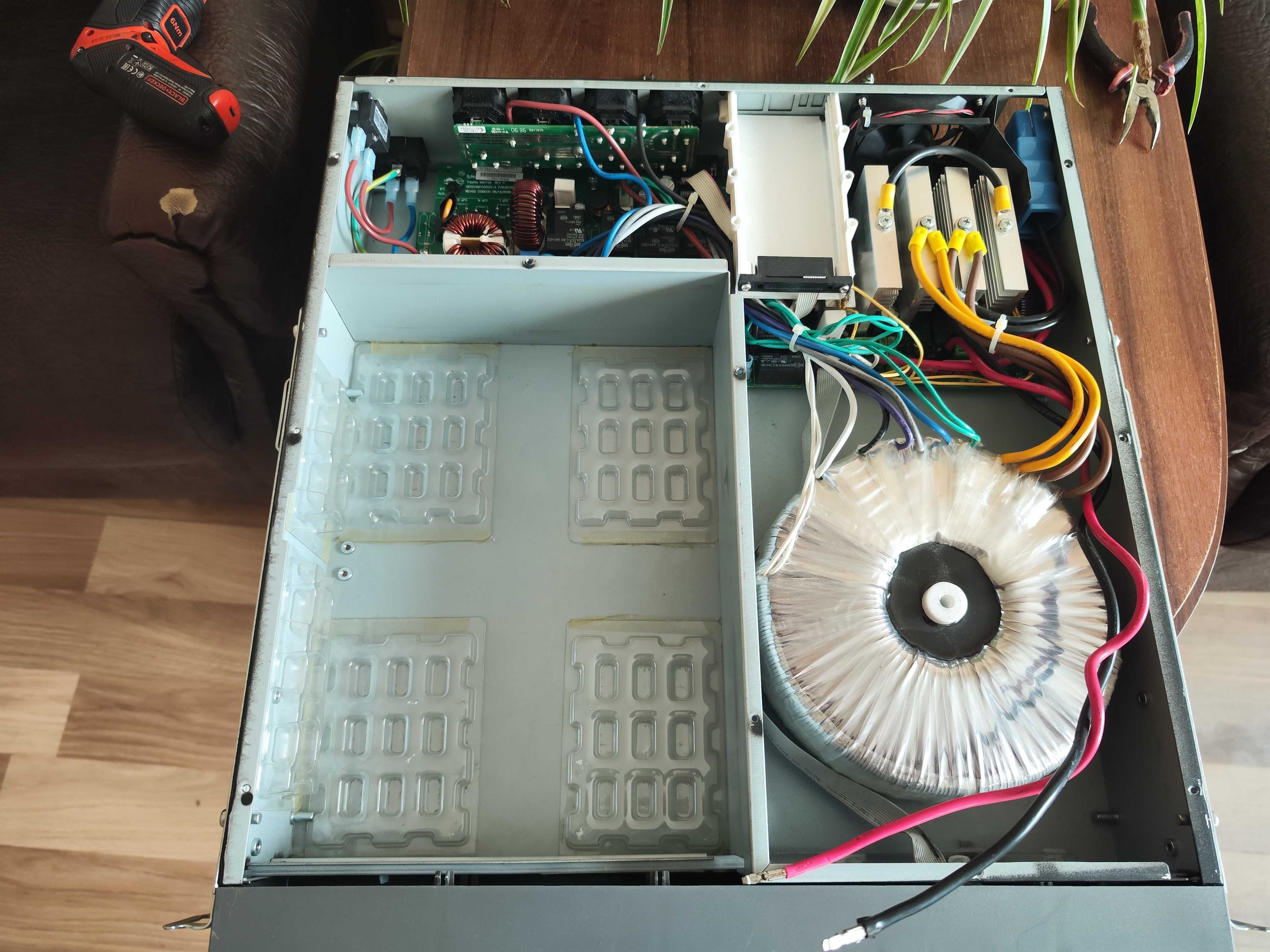 Серверний ДБЖ (UPS) HP Rack-USV R/T2200 G2 1600W/2200VA (AF411A)