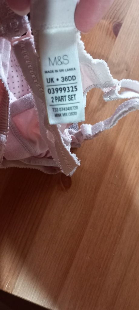 Staniki do karmienia 2 szt piersią oddam za chusteczki