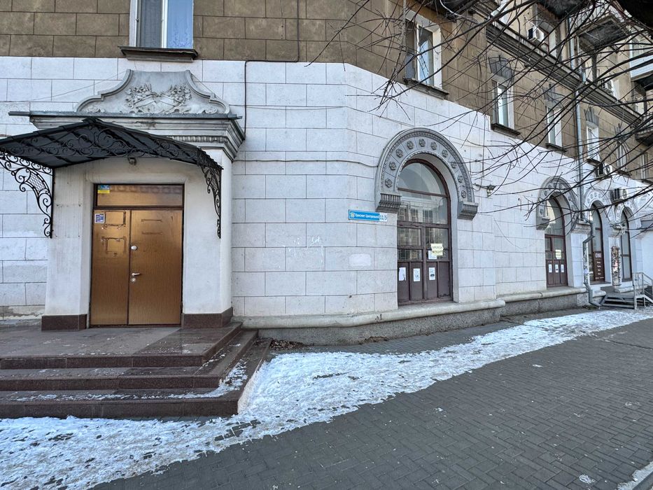 Пр.Центральний/Водопровідна 101 кв.м. фасад прохідняк