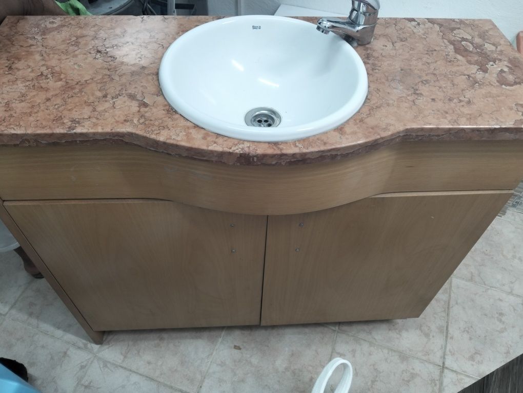 Vendo móvel de WC.
