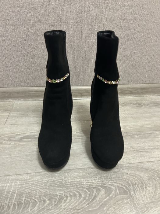 Напівчеревики  з натурального  замша.