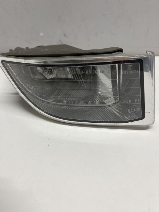 TOYOTA LAND CRUISER lampa halogen przednia prawa