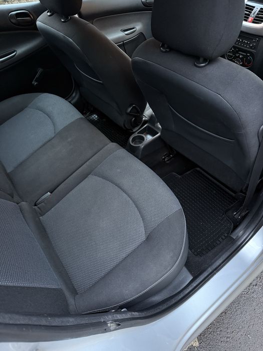 Пежо 206+ 2009 рік