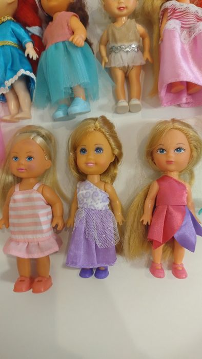 Zestaw małych laleczek dla dziewczynki