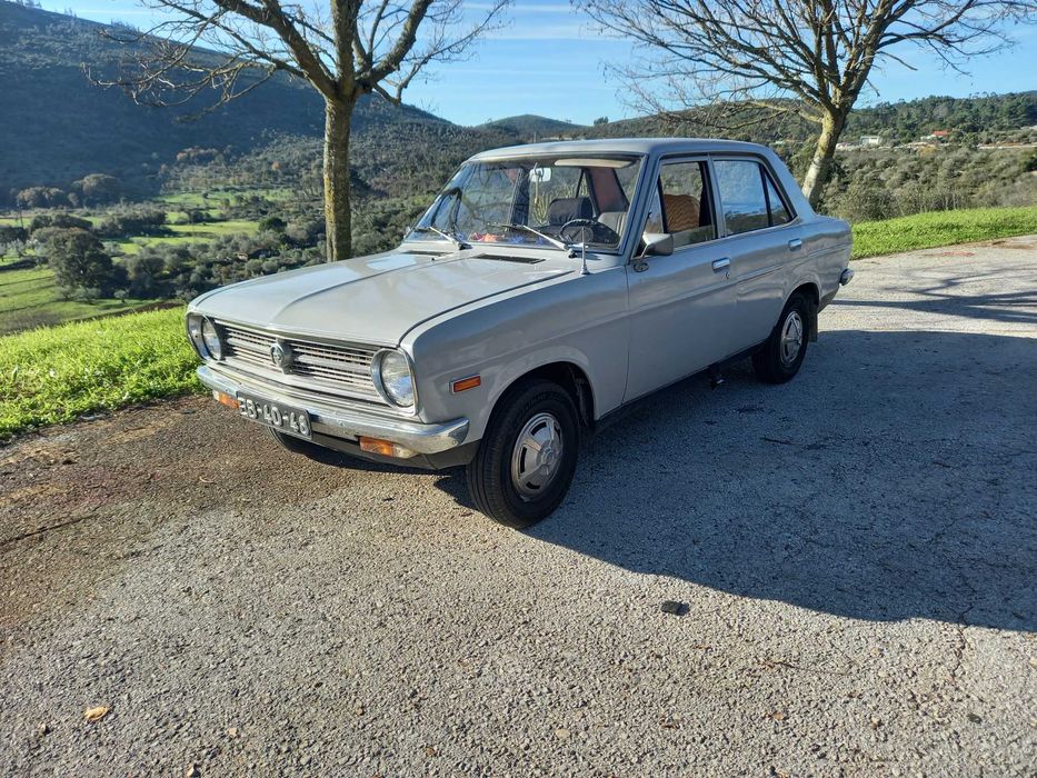 Carro clássico datsun