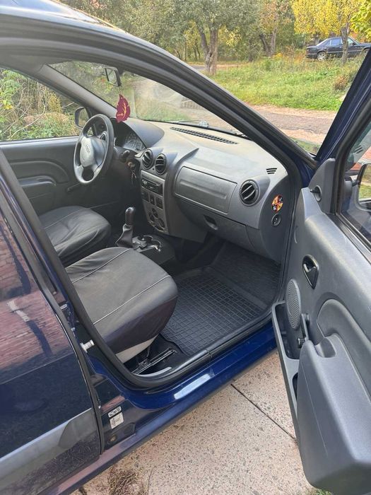Dacia Logan MCV 2011 база