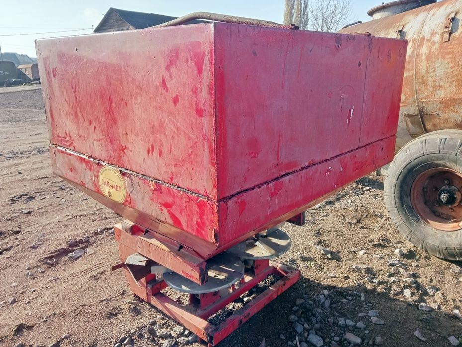 Продам розкидач міндобрива в хорошому стані!