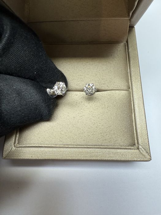 Серьги золото 750 проба, природные бриллианты 0.70 ct, сертификат