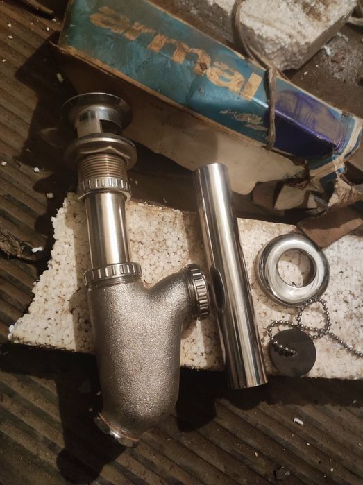 Краны, вентиля ,тройники , чугунные. СССР.