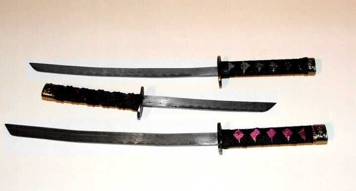 Ozdobne Miecze Samurajskie Katana. Zestaw czarny, 3 sztuki + stojak.