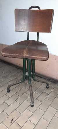 Antiga cadeira industrial