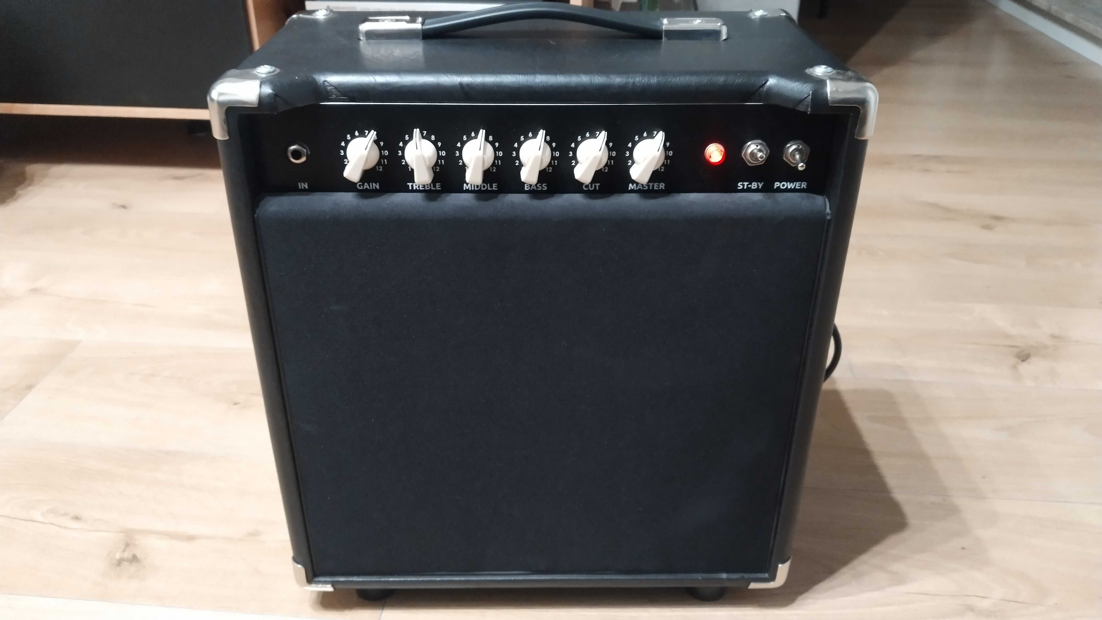 Lampowy wzmacniacz gitarowy combo Maddog Amps customowy