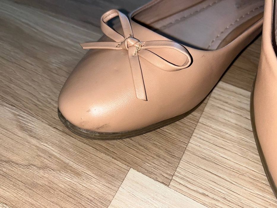 Лодочки кожаные бежевые 39
