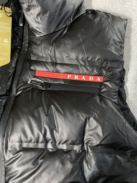Жилетка prada, НА РУКАХ!
