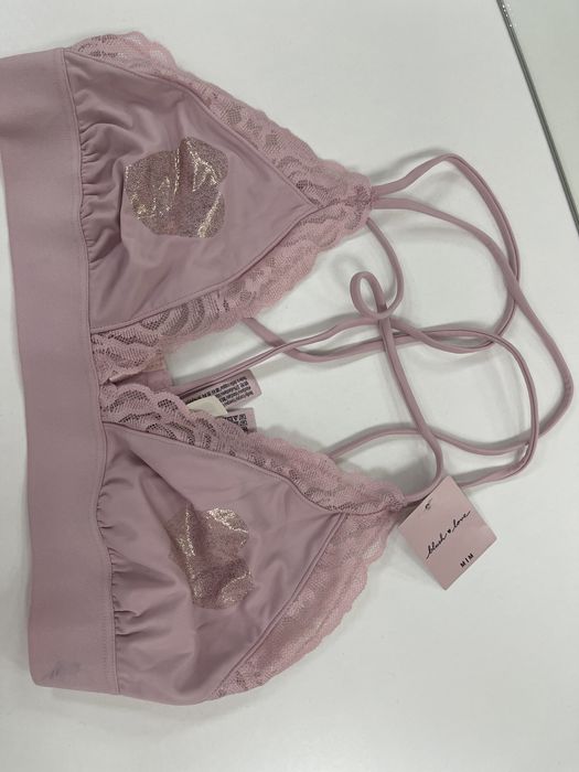 Женский лифчик.