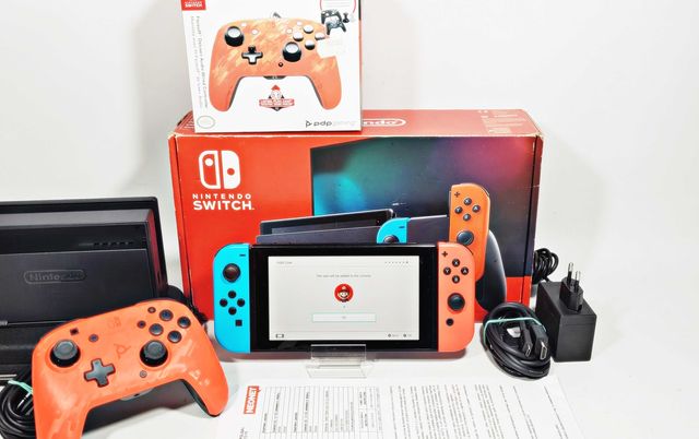 Konsola Nintendo SWITCH + Pad Nintendo K&B Handel