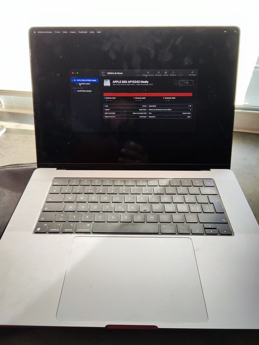 MacBook Pro 16 polegadas — modelo *A2780*, com chip Apple *M2 Pro