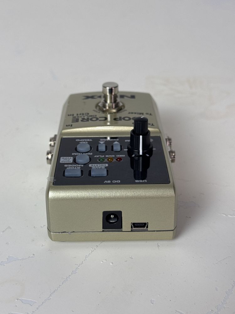 Pedal de efeito Nux Loop Core Deluxe avariado
