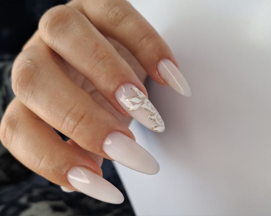 Манікюр,нарощування нігтів