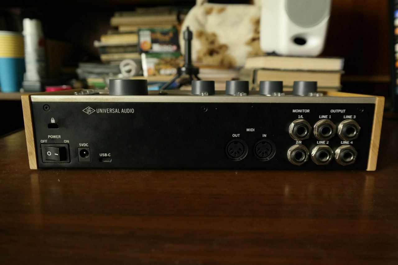 Звукова карта Аудіоінтерфейс Universal Audio volt 476p