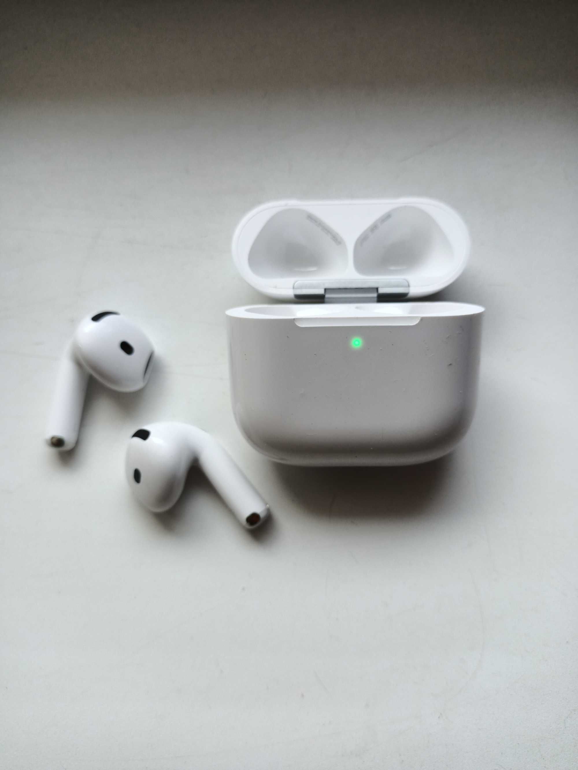Apple AirPods uszkodzone