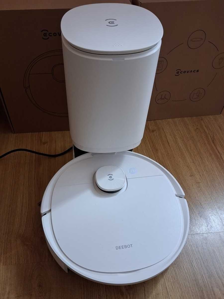 Ecovacs Deebot N8 Pro+ ze stacją robot sprzątający z funkcją mopowania