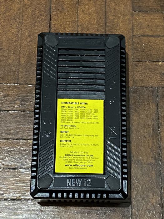 Carregador de pilhas Nitecore i2