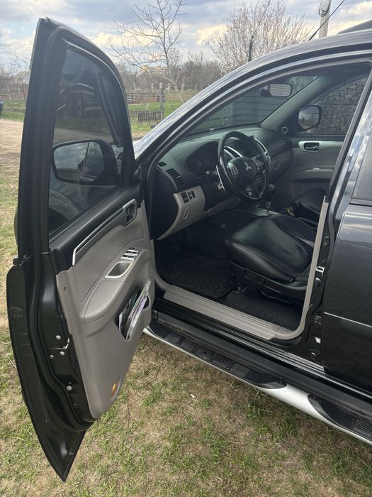 Продам mitsubishi pajero sport 2011 года