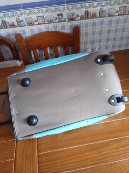 Conjunto de malas para viagem troller e necessaire.