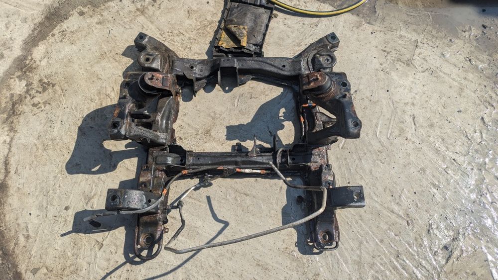 Передній підрамник suzuki grand vitara 5D 2.0 бензин