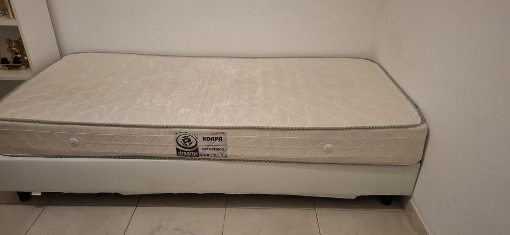 Cama com colchao