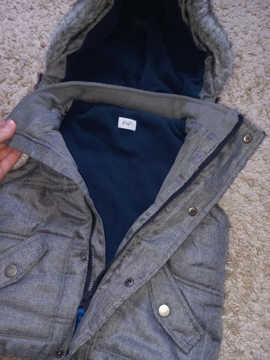 Фирменная жилетка безрукавка на мальчика 3-4 года