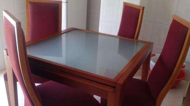Mesa + 4 Cadeiras (em madeira de cerejeira)